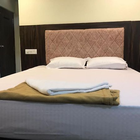 Taloja Midc Hotel Taloje Budrukh Eksteriør billede