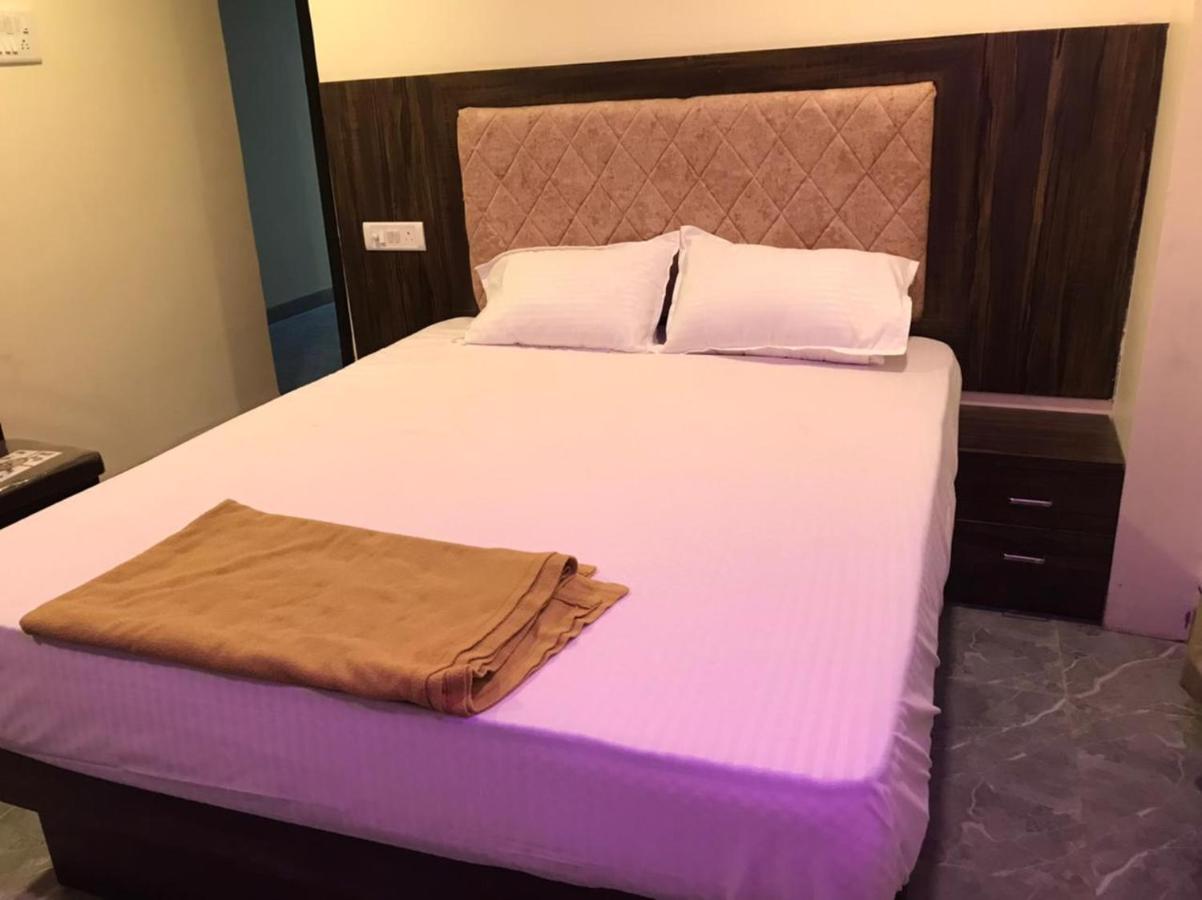 Taloja Midc Hotel Taloje Budrukh Eksteriør billede