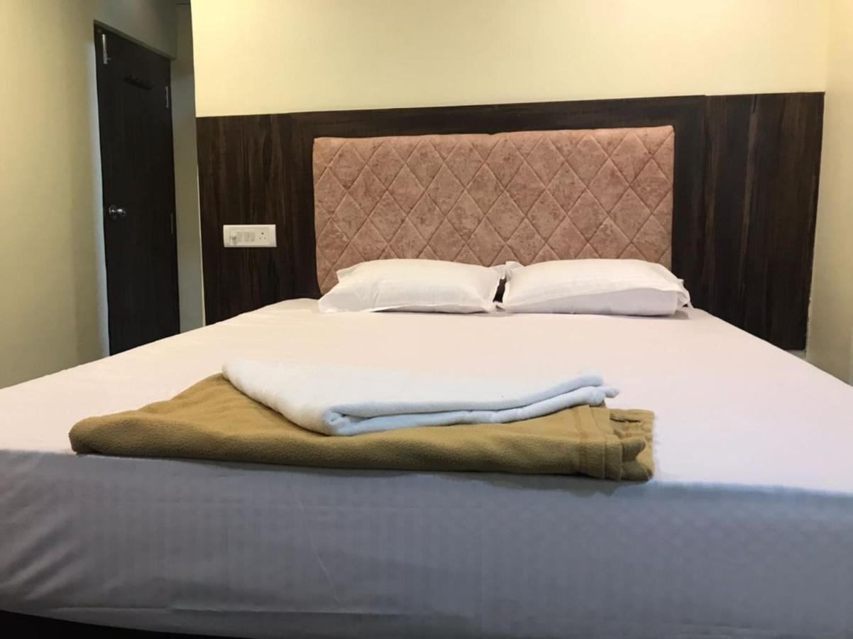 Taloja Midc Hotel Taloje Budrukh Eksteriør billede