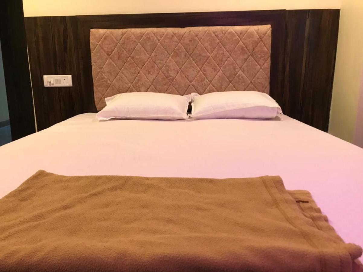 Taloja Midc Hotel Taloje Budrukh Eksteriør billede